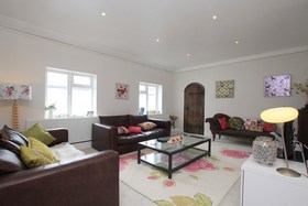 2 bedroom Flat for s...